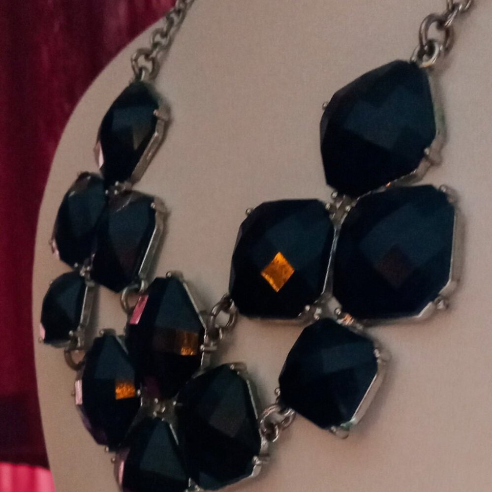 Elegant Black Faceted Geometric Stones Bib Statement Necklace Silver Accents - Picture 10 of 16
